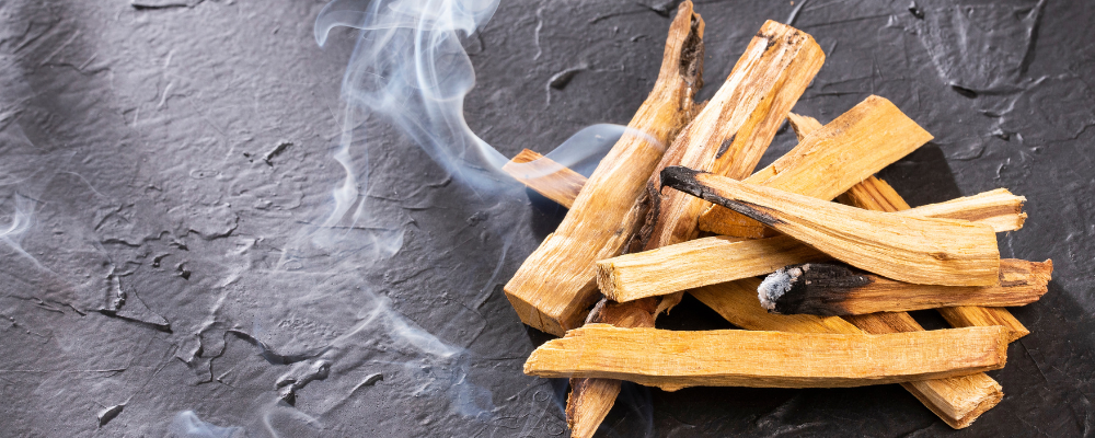 Comment utiliser le palo santo pour purifier un lieu ?