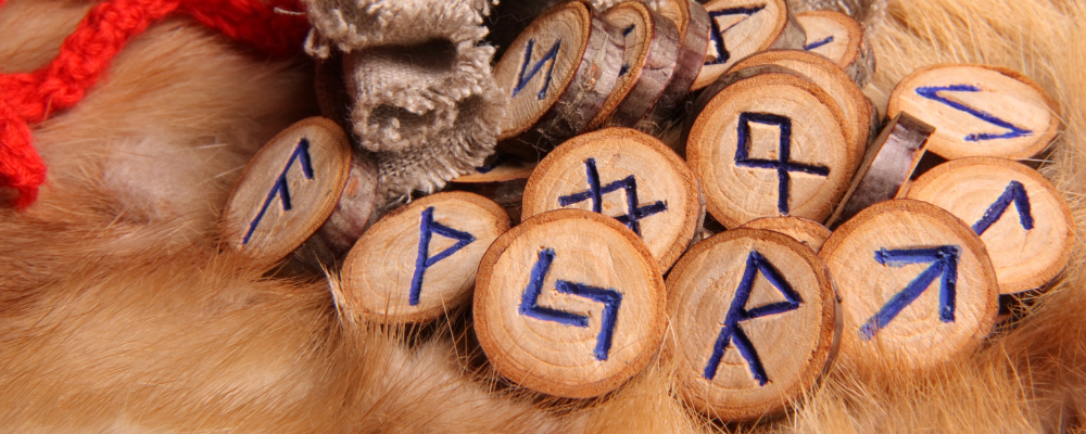 Quelle est la différence entre une rune tirée et une rune posée ?