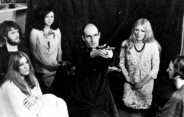 Alex et Maxine Sanders avec leur coven dans les années 1960 — Aeternum, blog & boutique ésotérique