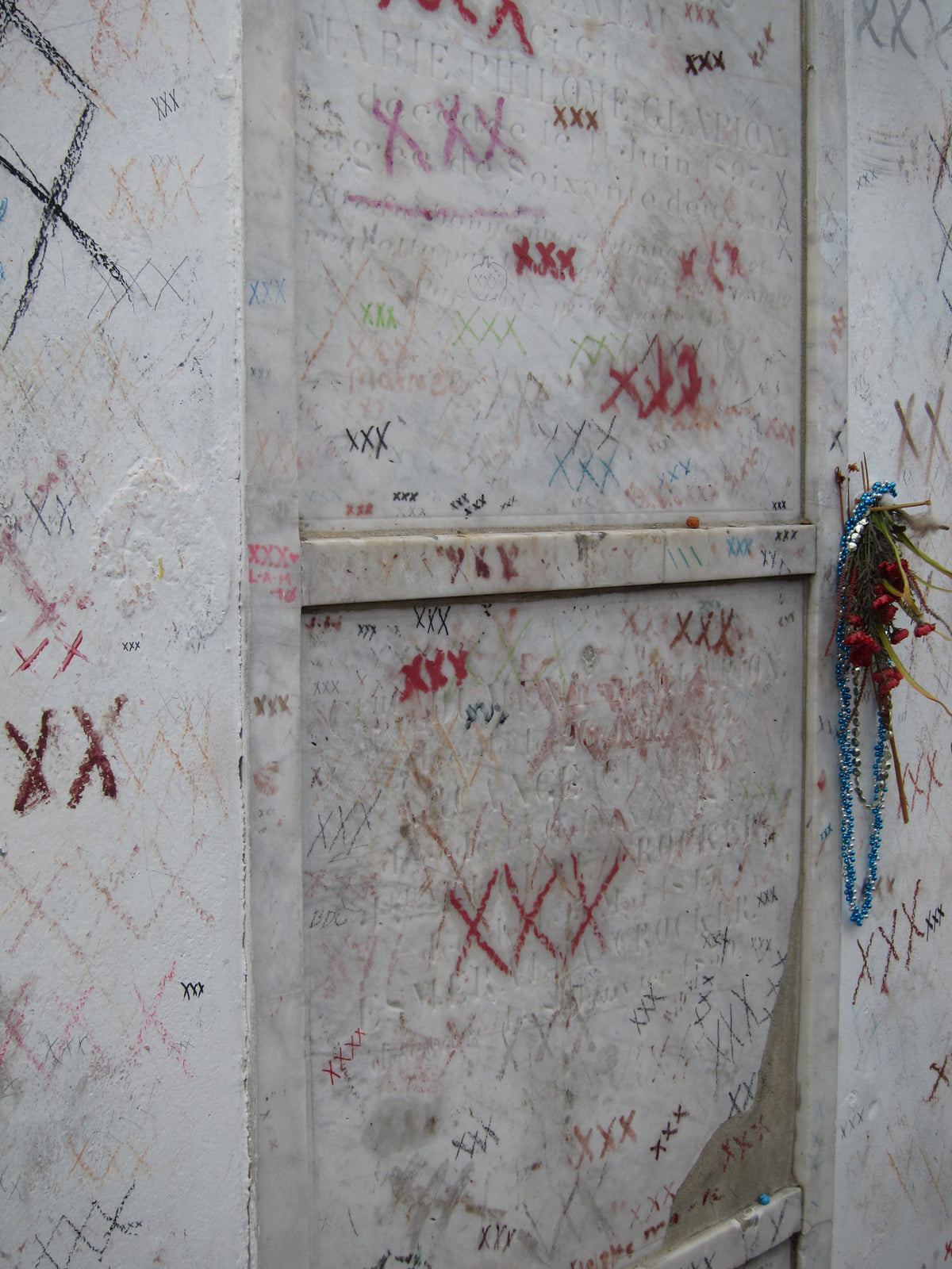 Marie Laveau : tombe de la reine Voudou au cimetière Saint-Louis n°1, La Nouvelle-Orléans — Aeternum, blog & boutique ésotérique