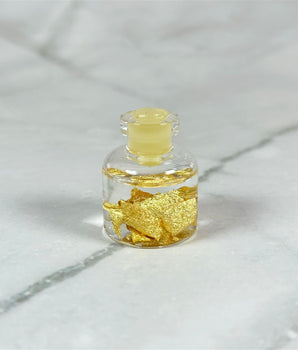 Flesje met gouden blaadjes