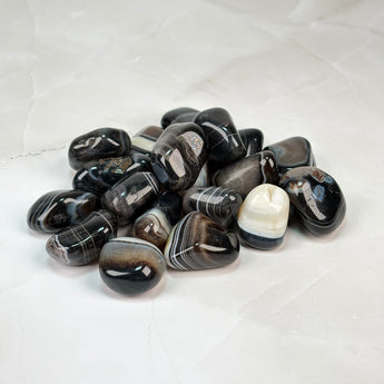 Pierre roulée Agate Noire rubanée