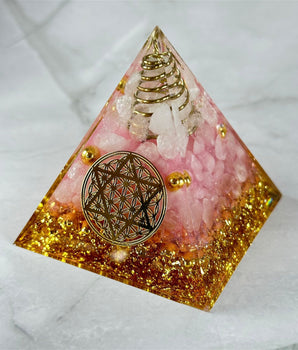 Orgonite pyramide Cristal de Roche & Quartz - Aeternum - a close up of a piece of artwork on a wall - # boutique ésoterisme# - #wicca#