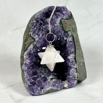 Pendule Merkaba en Quartz Rose - Aeternum - a close up of a person on a snow board - # boutique ésoterisme# - #wicca#