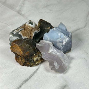Pierre brute d'Agate - Aeternum - a couple of birds sitting on a rock - # boutique ésoterisme# - #wicca#