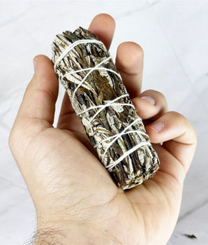 Rouleau sauge Yerba Santa - Aeternum - Rouleau sauge Yerba Santa - Aeternum - a person holding a remote control in their hand - #esoterisme# - #wicca# - # boutique ésoterisme# - #wicca#