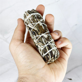 Rouleau sauge Yerba Santa - Aeternum - Rouleau sauge Yerba Santa - Aeternum - a person holding a remote control in their hand - #esoterisme# - #wicca# - # boutique ésoterisme# - #wicca#