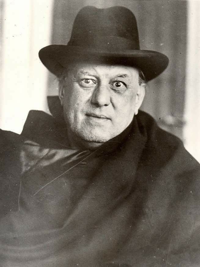 Portrait photographique d’Aleister Crowley en 1929 — Aeternum, blog & boutique ésotérique