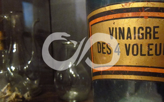 Le Vinaigre des 4 Voleurs, entre peste noire et magie populaire