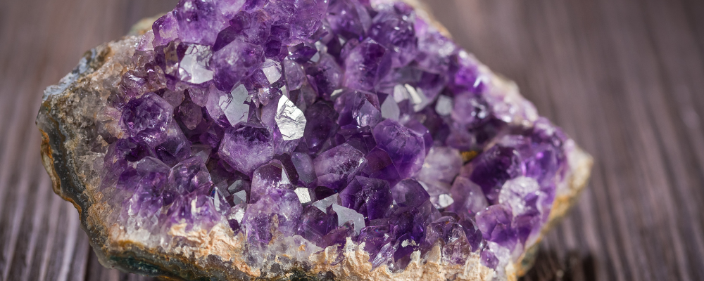À quels chakras l’Améthyste est-elle liée ?