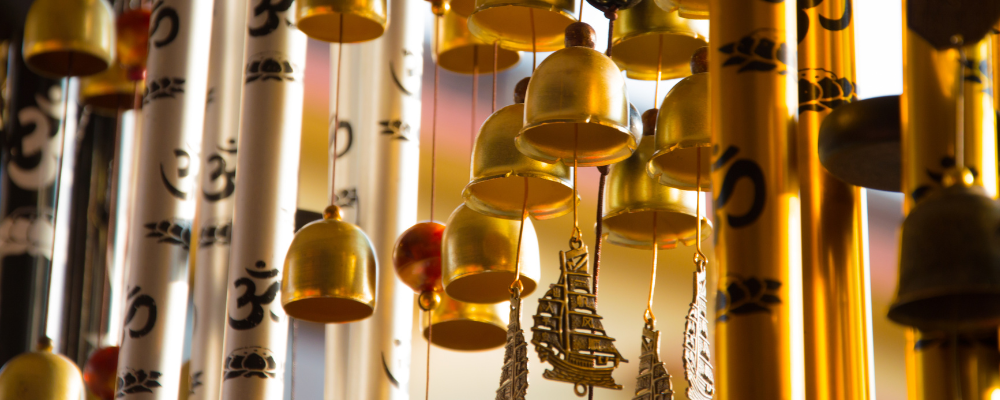 Comment utiliser une cloche de sorcière pour protéger un lieu ?