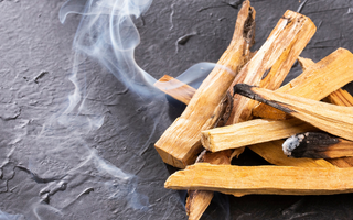 Comment utiliser le palo santo pour purifier un lieu ?