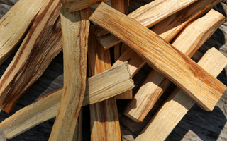 Comment purifier un objet avec le palo santo ?