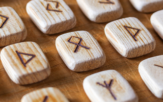 Comment combiner deux runes dans une intention magique ?