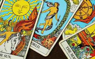 Quelle est la différence entre le tarot et un oracle ?