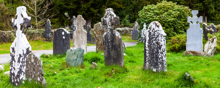 Comment utiliser la terre de cimetière en magie ?