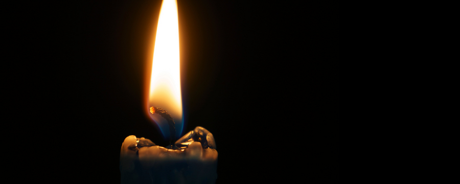Comment interpréter une flamme ou cire étrange sur une dagyde ?