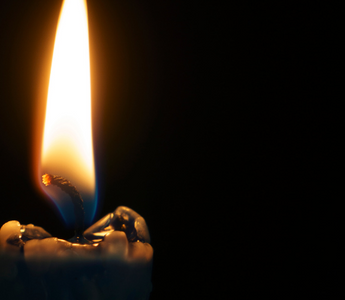 Comment interpréter une flamme ou cire étrange sur une dagyde ?