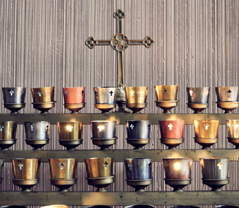 Comment allumer une bougie de neuvaine avec une intention ?