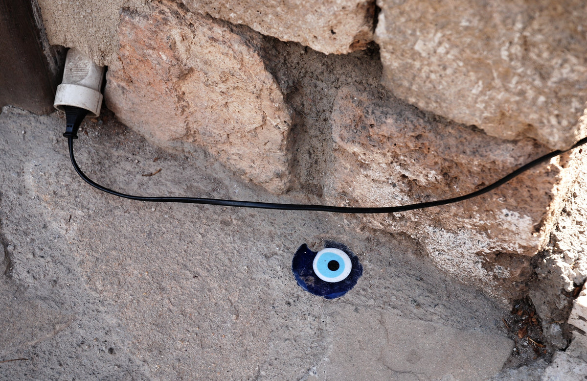 Œil de Nazar ou nazar boncuğu : amulette bleue de protection contre le mauvais œil en Turquie — Aeternum, blog & boutique ésotérique