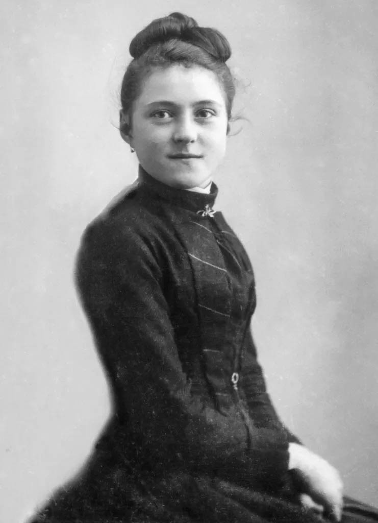 Photographie d'époque de sainte Thérèse de Lisieux adolescente
