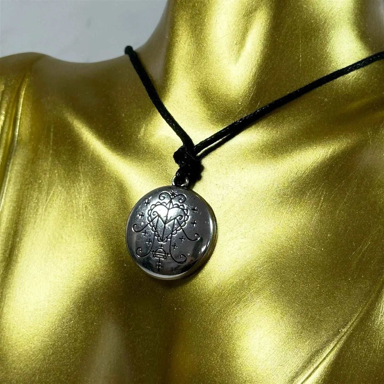 Amulette Vévé d'Erzuli Freda - Aeternum - Amulette Vévé d'Erzuli Freda - Aeternum - Amulette Vévé d'Erzuli Freda - Aeternum - Amulette Vévé d'Erzuli Freda - Aeternum - #original_alt_text# - #esoterisme# - #wicca#  - #esoterisme# - #wicca#  - # boutique ésoterisme# - #wicca#  - # boutique ésoterisme# - #wicca# 