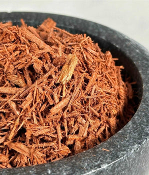 Bois de Santal rouge en copeaux - Aeternum - Bois de Santal rouge en copeaux - Aeternum - Bois de Santal rouge en copeaux - Aeternum - Bois de Santal rouge en copeaux - Aeternum -