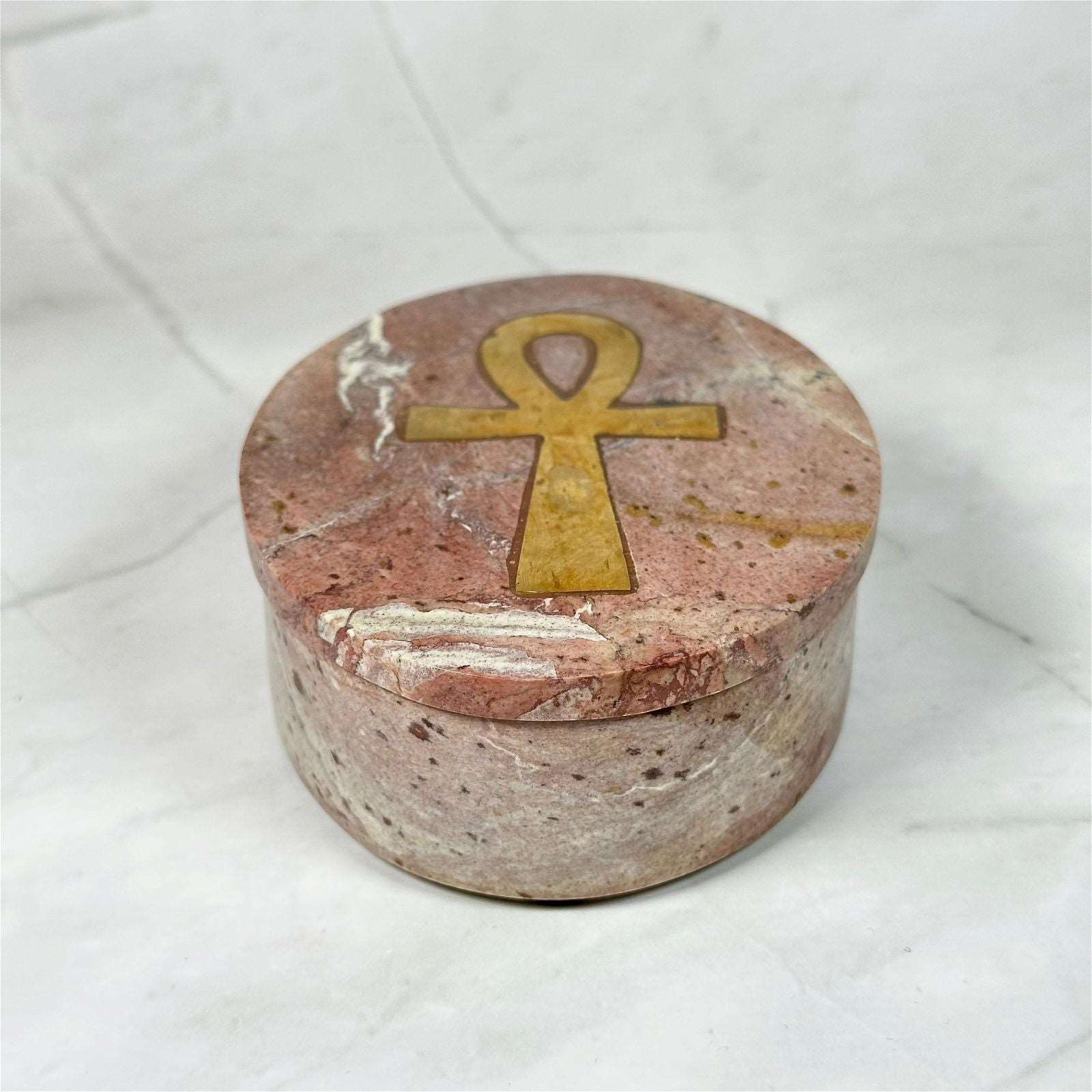 Boite ovale en Stéatite Ankh - Aeternum - Boite ovale en Stéatite Ankh - Aeternum - a chocolate cake with a train on it  - # boutique ésoterisme# - #wicca#  - # boutique ésoterisme# - #wicca# 