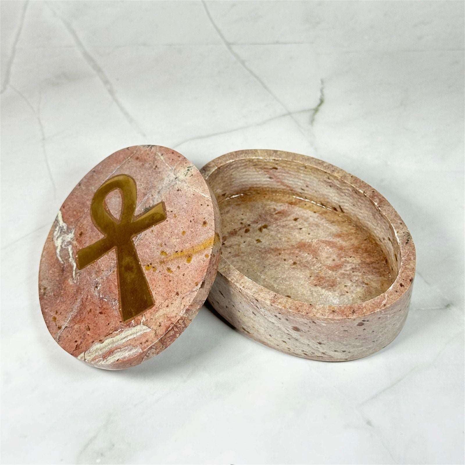 Boite ovale en Stéatite Ankh - Aeternum - Boite ovale en Stéatite Ankh - Aeternum - a couple of doughnuts that are on a table  - # boutique ésoterisme# - #wicca#  - # boutique ésoterisme# - #wicca# 