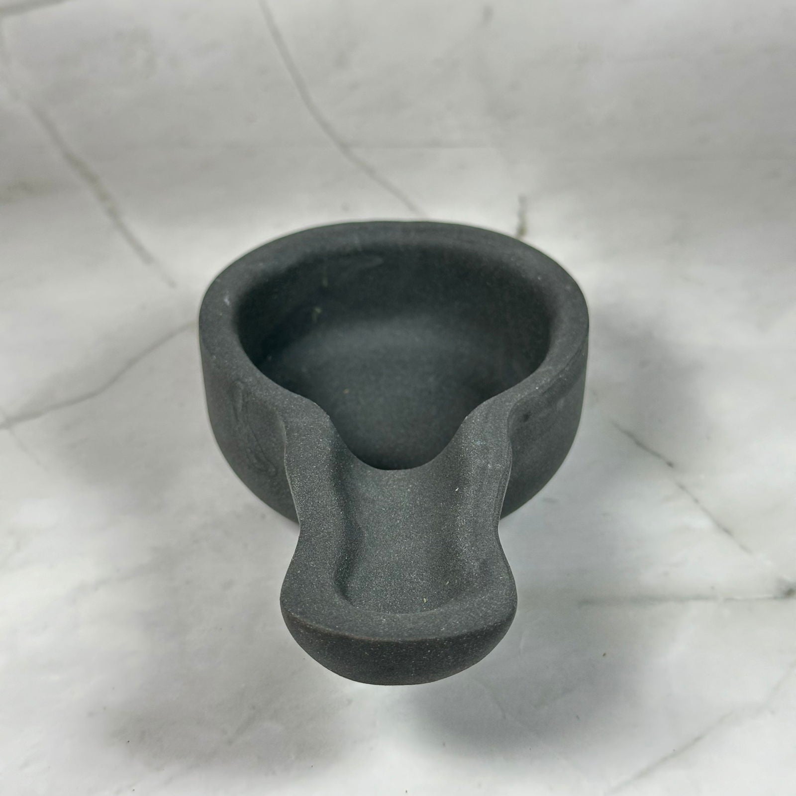 Brûleur d'encens en terre cuite - Aeternum - a black and white photo of a toilet  - # boutique ésoterisme# - #wicca# 