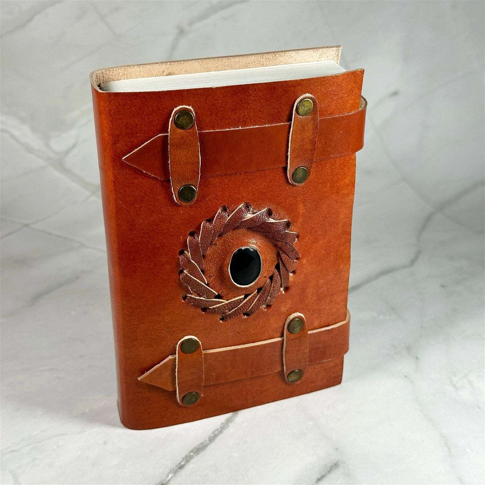 Carnet en cuir et Onyx Noire - Aeternum - Carnet en cuir et Onyx Noire - Aeternum - a close up of a suitcase on a snow covered ground  - # boutique ésoterisme# - #wicca#  - # boutique ésoterisme# - #wicca# 