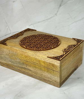 Coffret Fleur de Vie en bois de manguier - Aeternum - Coffret Fleur de Vie en bois de manguier - Aeternum - a piece of luggage sitting on top of a floor  - # boutique ésoterisme# - #wicca#  - # boutique ésoterisme# - #wicca# 