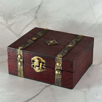 Coffret en bois carré - Aeternum - Coffret en bois carré - Aeternum - a brown suitcase sitting on a white surface  - # boutique ésoterisme# - #wicca#  - # boutique ésoterisme# - #wicca# 