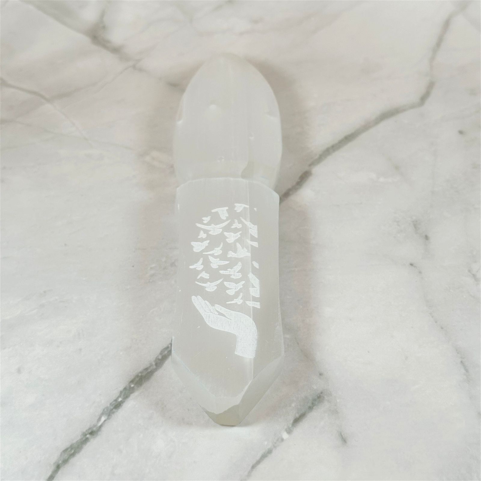 Couteau rituel en Sélénite - Libération des obligations - Aeternum - a close up of a toothbrush in the snow  - # boutique ésoterisme# - #wicca# 