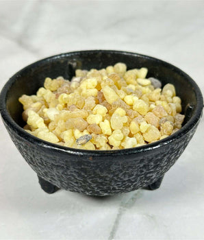 Encens en résine Frankincense - Aeternum - Encens en résine Frankincense - Aeternum - a black bowl filled with rice and a bowl of rice  - # boutique ésoterisme# - #wicca#  - # boutique ésoterisme# - #wicca# 