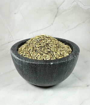 Fenouil (grains) - Aeternum - a bowl of broccoli on a white surface  -