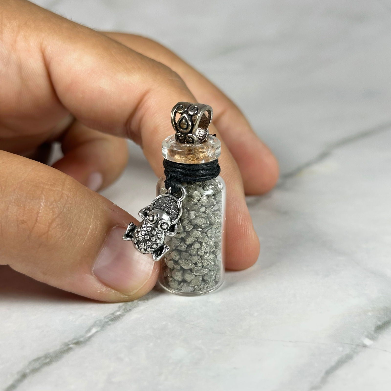Fiole de Pierre de Pyrite pour attirer la prospérité - Aeternum - Fiole de Pierre de Pyrite pour attirer la prospérité - # boutique ésoterisme# - #wicca# 