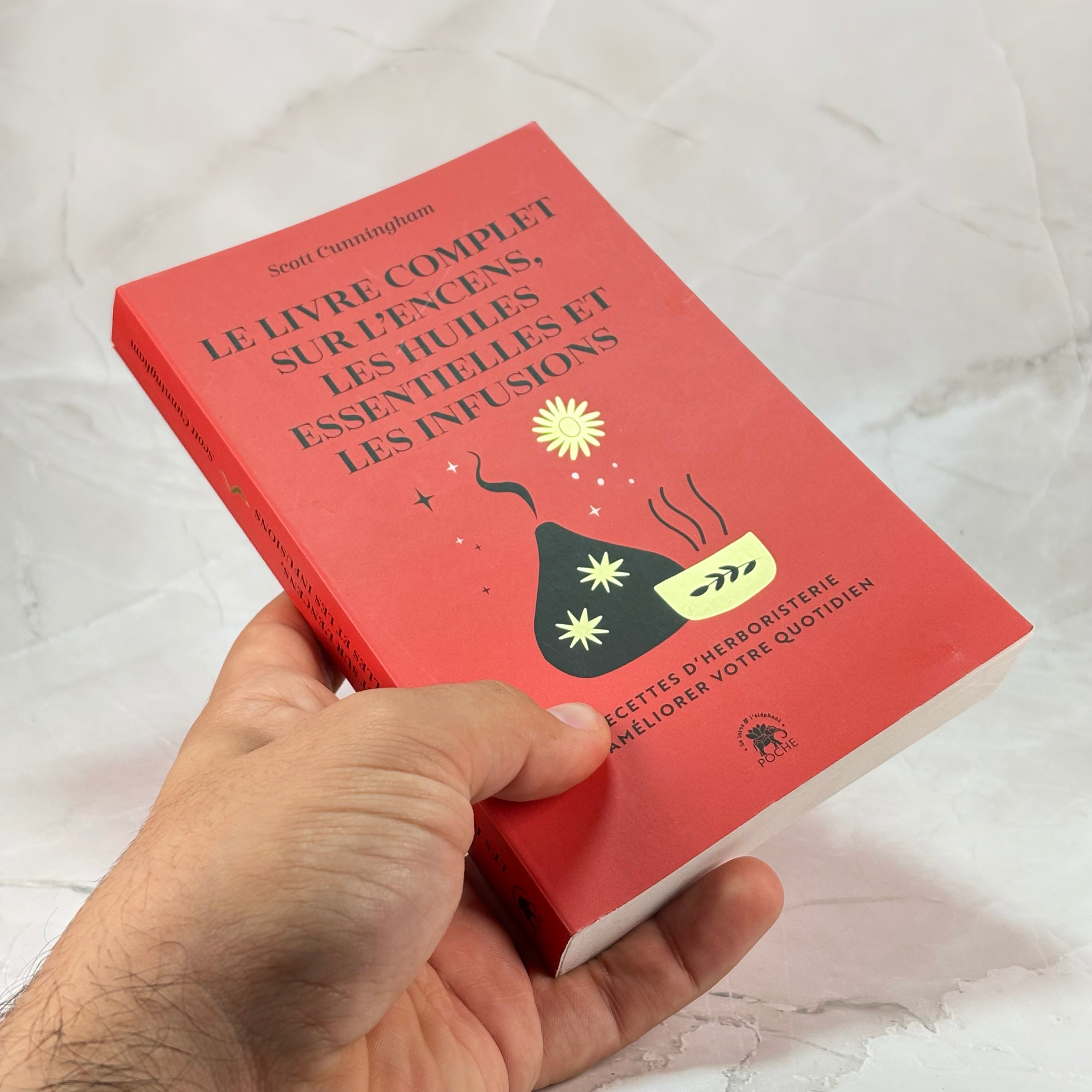 Le Livre complet sur l'encens, les huiles essentielles et les infusions