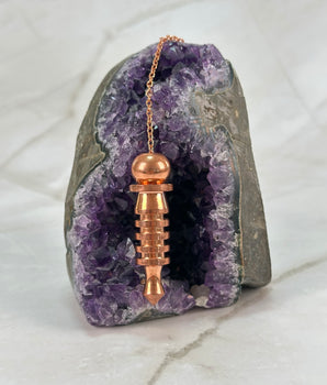 Pendule d'Isis en cuivre