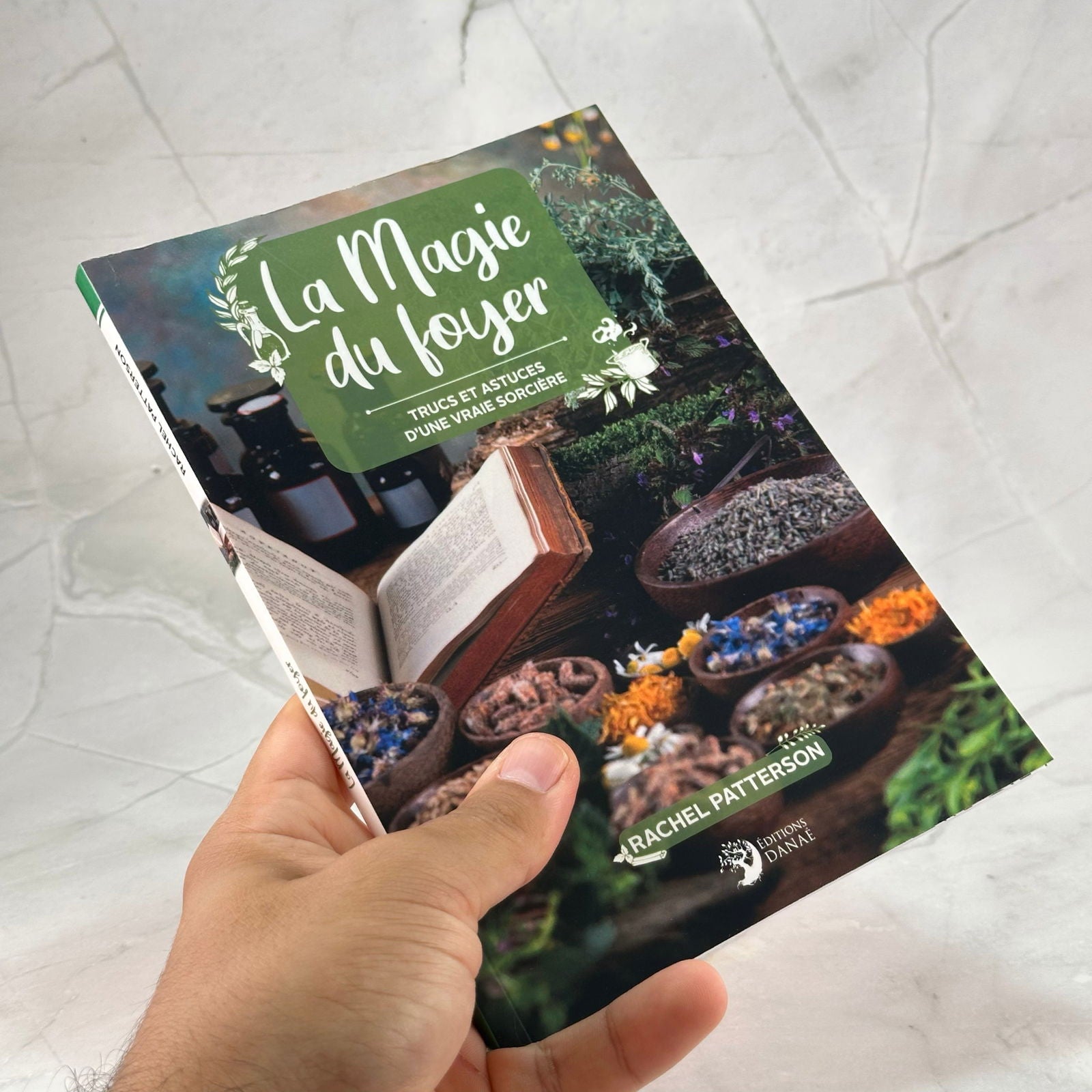 La magie du foyer - Trucs et astuces d'une vraie sorcière - Aeternum - La magie du foyer - Trucs et astuces d'une vraie sorcière - # boutique ésoterisme# - #wicca# 