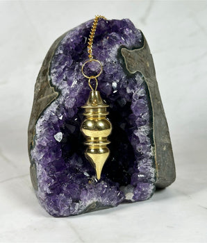 Pendule Témoin de yoga en cuivre doré - Aeternum - a statue of a person with a snow board  - # boutique ésoterisme# - #wicca# 