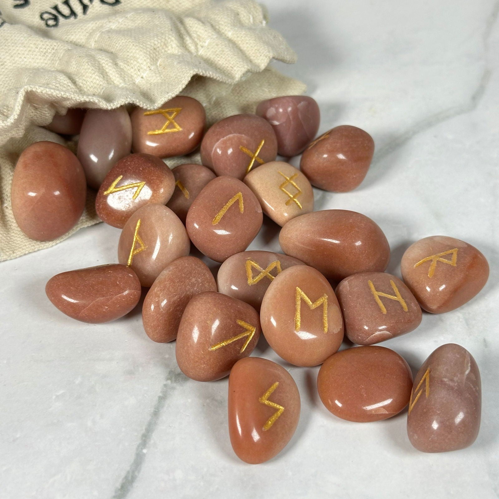 Runes en Aventurine Rouge et pochette - Aeternum - Runes en Aventurine Rouge et pochette - # boutique ésoterisme# - #wicca# 