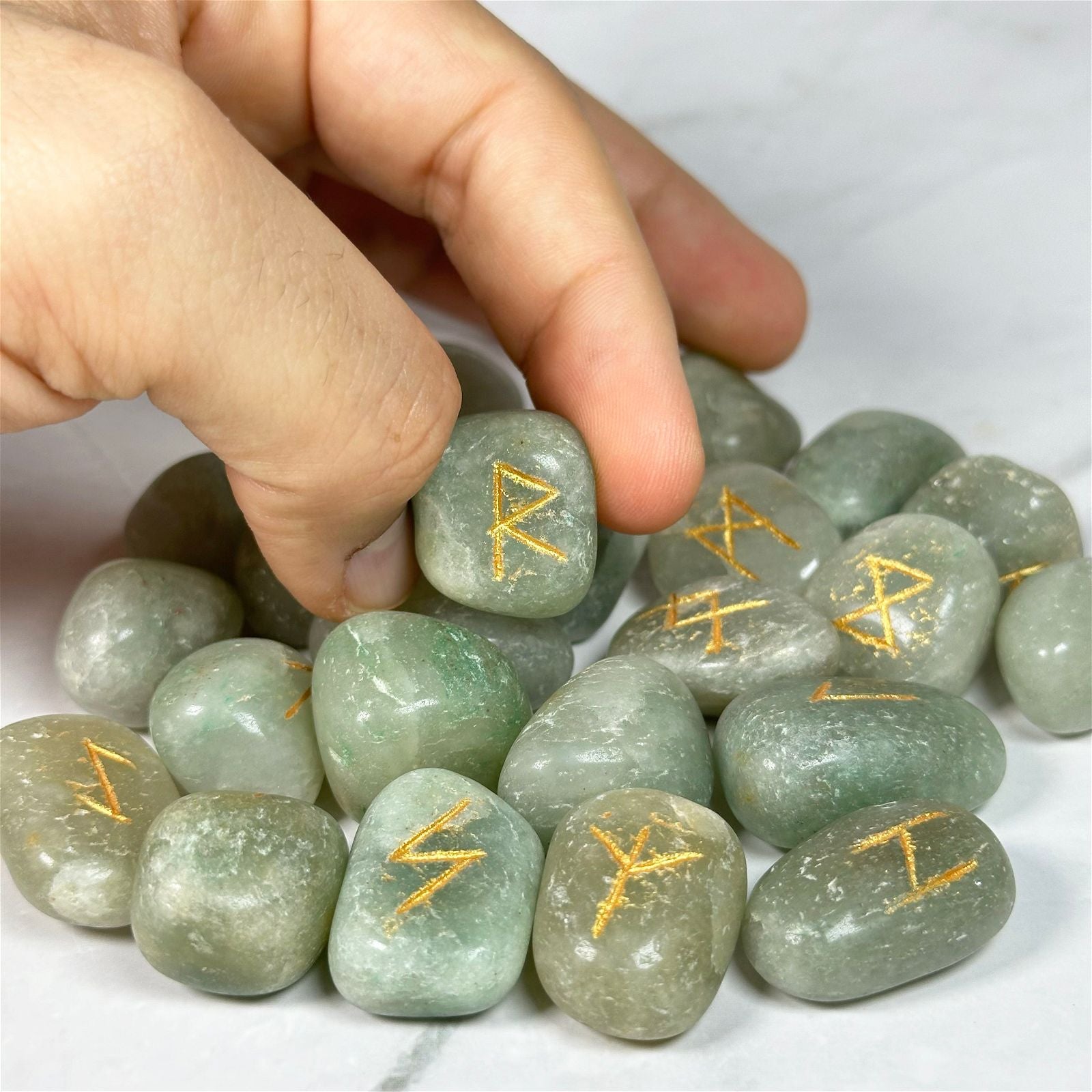 Runes en Aventurine Verte et pochette - Aeternum - Runes en Aventurine Verte et pochette - Aeternum - Runes en Aventurine Verte et pochette - Aeternum - #original_alt_text# - #esoterisme# - #wicca#  - #esoterisme# - #wicca#  - # boutique ésoterisme# - #wicca# 