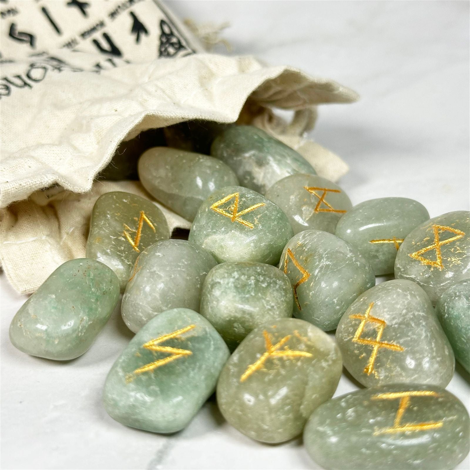 Runes en Aventurine Verte et pochette - Aeternum - Runes en Aventurine Verte et pochette - Aeternum - Runes en Aventurine Verte et pochette - Aeternum - #original_alt_text# - #esoterisme# - #wicca#  - #esoterisme# - #wicca#  - # boutique ésoterisme# - #wicca# 