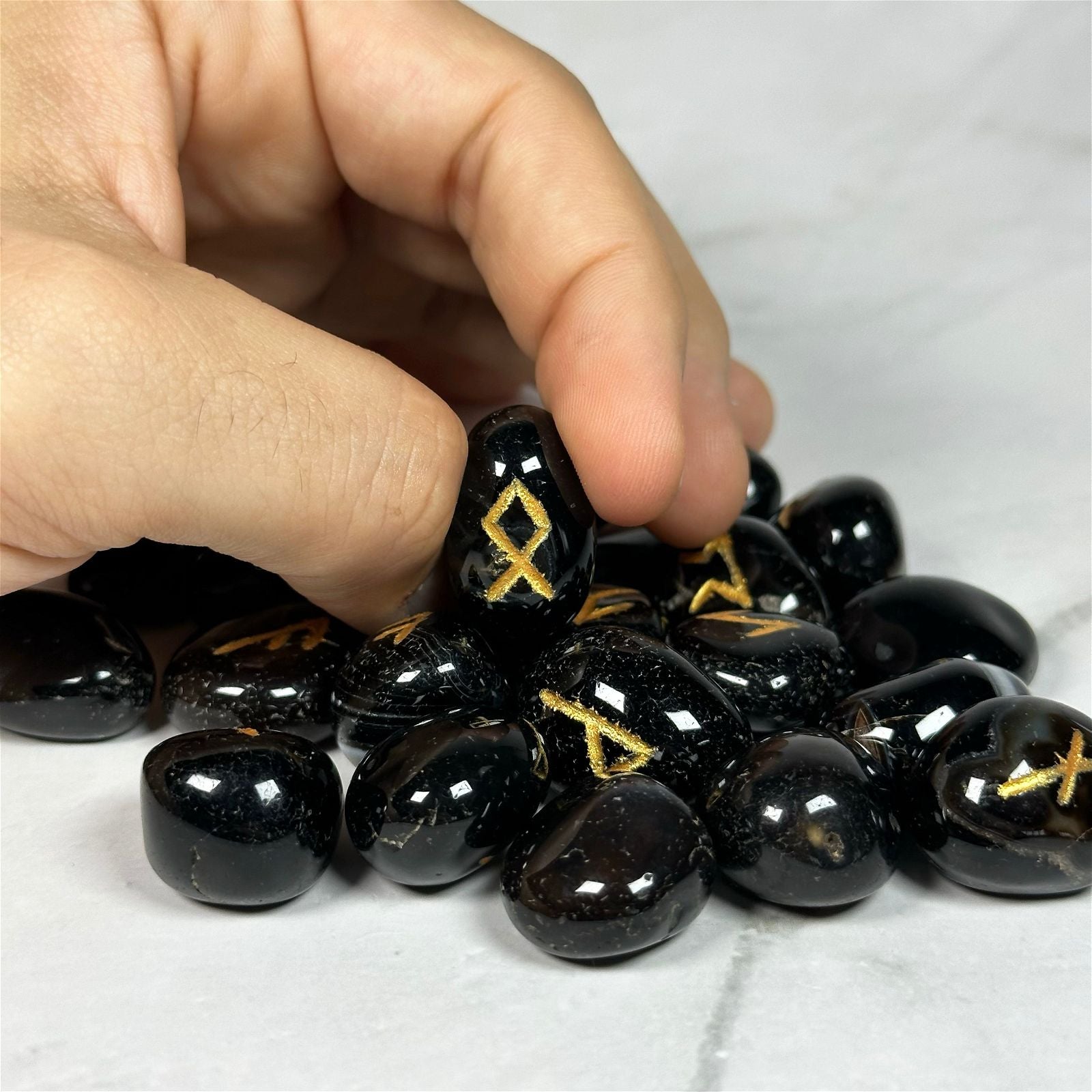 Runes en Onyx Noir et pochette - Aeternum - Runes en Onyx Noir et pochette - Aeternum - Runes en Onyx Noir et pochette - Aeternum - #original_alt_text# - #esoterisme# - #wicca#  - #esoterisme# - #wicca#  - # boutique ésoterisme# - #wicca# 