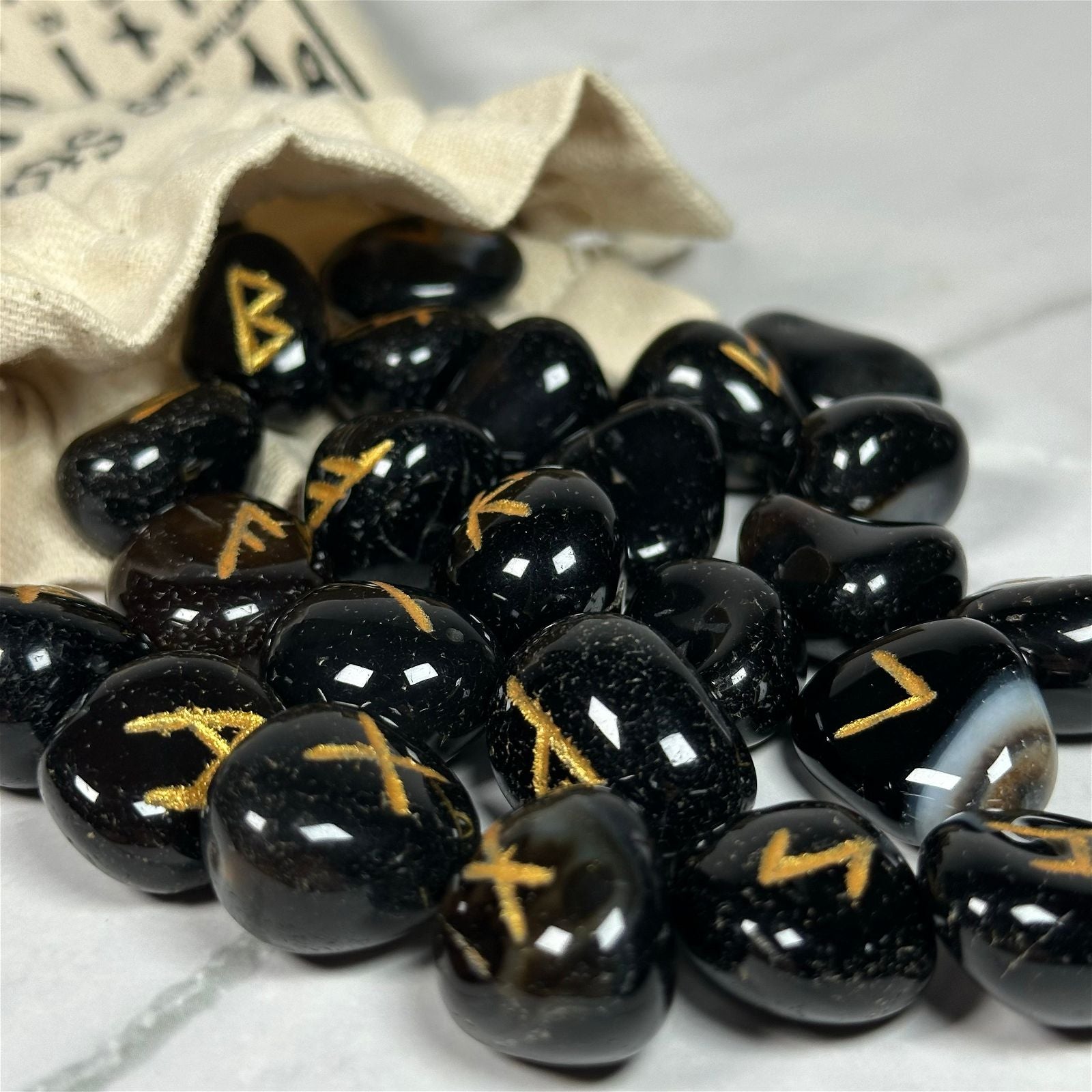 Runes en Onyx Noir et pochette - Aeternum - Runes en Onyx Noir et pochette - Aeternum - Runes en Onyx Noir et pochette - Aeternum - #original_alt_text# - #esoterisme# - #wicca#  - #esoterisme# - #wicca#  - # boutique ésoterisme# - #wicca# 