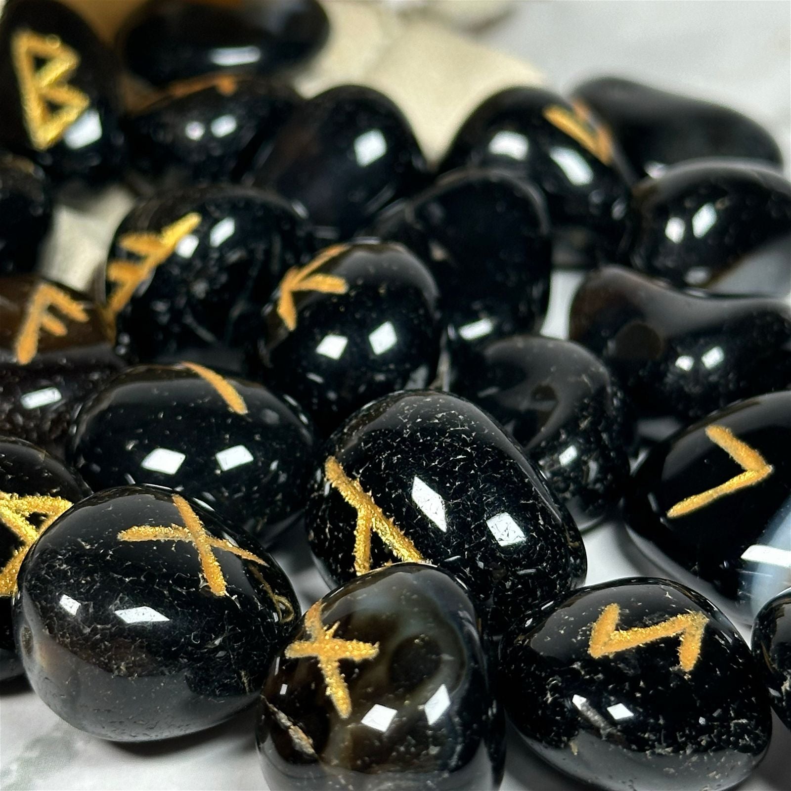 Runes en Onyx Noir et pochette - Aeternum - Runes en Onyx Noir et pochette - Aeternum - Runes en Onyx Noir et pochette - Aeternum - #original_alt_text# - #esoterisme# - #wicca#  - #esoterisme# - #wicca#  - # boutique ésoterisme# - #wicca# 