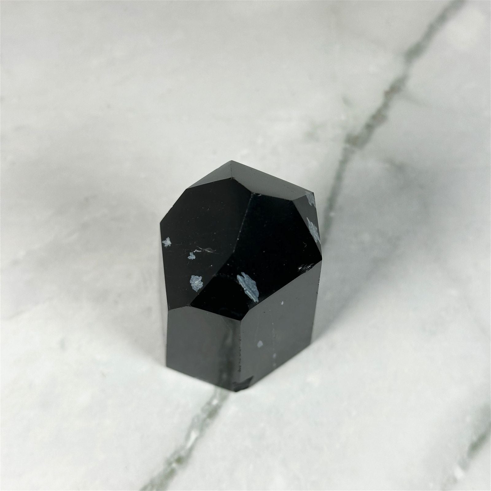 Tour Obsidienne Flocon de Neige - P1 - Aeternum - Tour Obsidienne Flocon de Neige - P1 - Aeternum - Tour Obsidienne Flocon de Neige - P1 - Aeternum - #original_alt_text# - #esoterisme# - #wicca#  - #esoterisme# - #wicca#  - # boutique ésoterisme# - #wicca# 