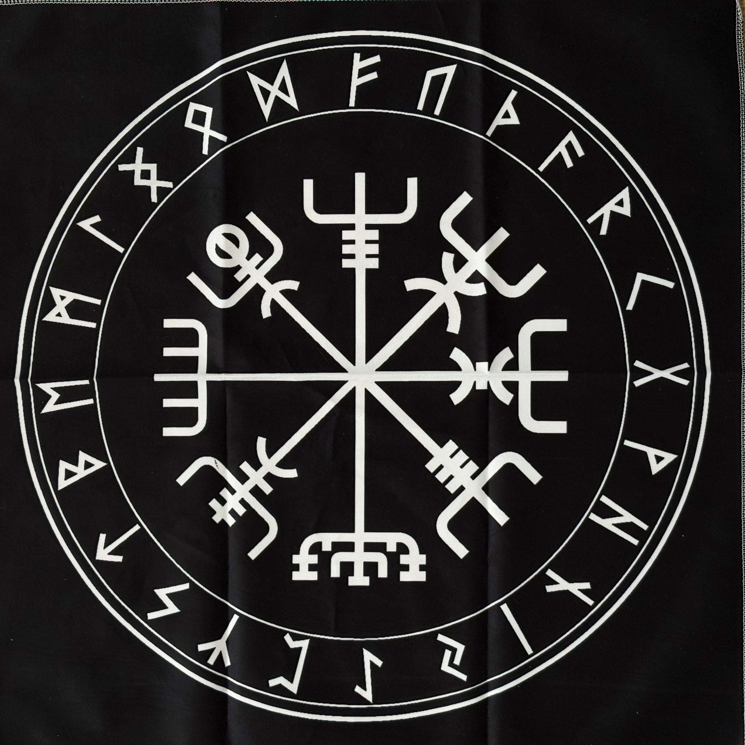 Nappe de divination Vegvisir