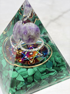 Orgonite pyramide Améthyste & Malachite